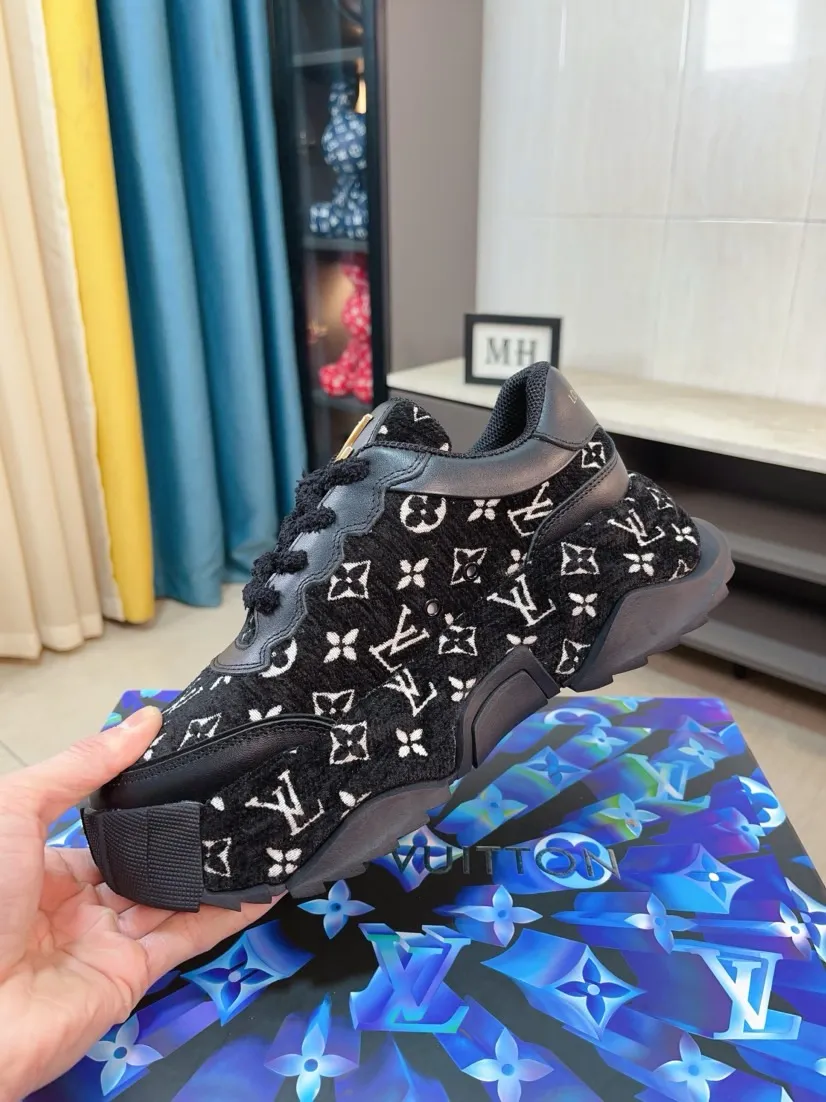Men's men's shoes 💰580🌸🌸 LV style is novel and fashionable, the upper is made of imported cowhide + LV special materials! Super trendy design! It’s eye-catching! The leather is soft, delicate, shiny and translucent, showing the ultimate in pure handcraftsmanship, and the mesh is soft, comfortable and breathable! Size: 39-44 (38 45 customized)